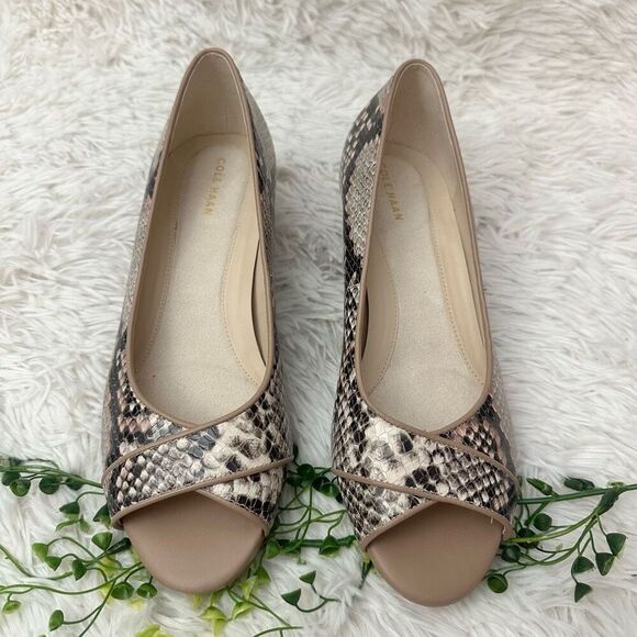 COLE HAAN Python Pattern Leather Low Heel Wedge Peep Toe Pumps Cushioned sz 8B - Picture 2 of 10